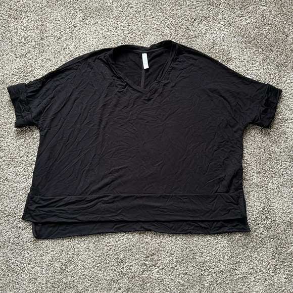 Stylus Athleisure Black Top - Picture 1 of 3